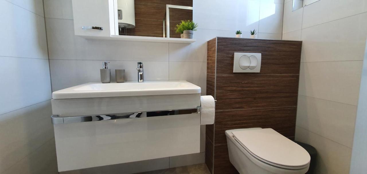 Seahorse Luxury Apartment With Pool And Sea View ノヴァリャ エクステリア 写真