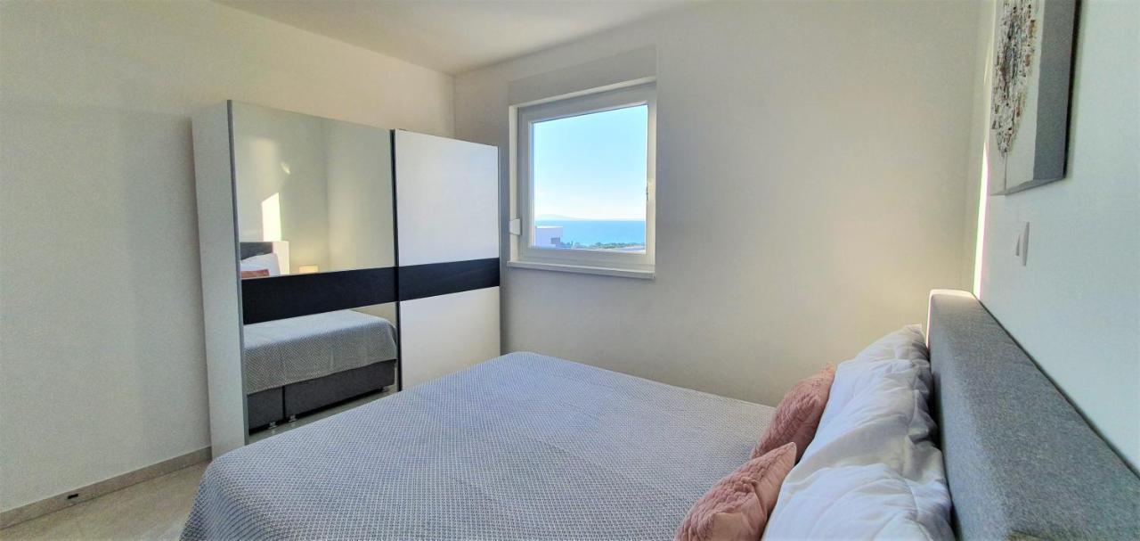 Seahorse Luxury Apartment With Pool And Sea View ノヴァリャ エクステリア 写真