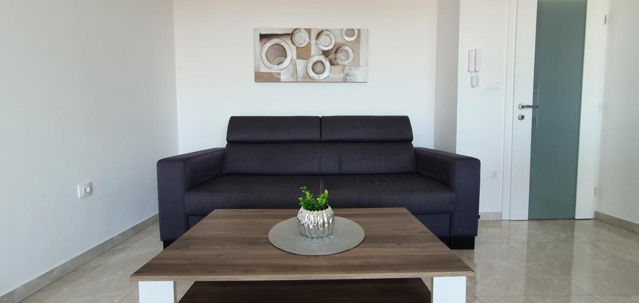Seahorse Luxury Apartment With Pool And Sea View ノヴァリャ エクステリア 写真