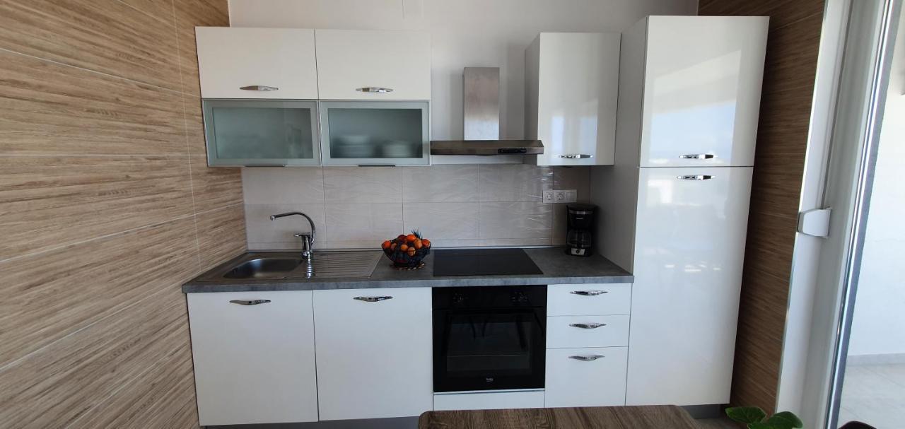 Seahorse Luxury Apartment With Pool And Sea View ノヴァリャ エクステリア 写真